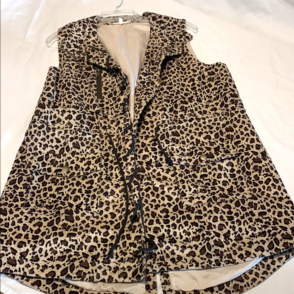 Entro Leopard Print Vest